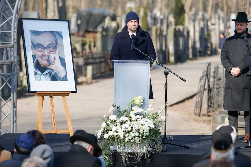 Pogrzeb Mariana Turskiego. Monika Olejnik z partnerem, Rafał Trzaskowski, dawno niewidziana Gołda Tencer…