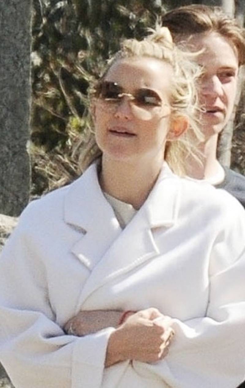 Kate Hudson z dzieckiem i Danny Fujikawa na spacerze w Nowym Jorku