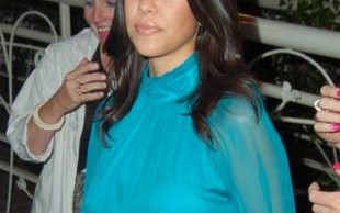 Facet Kourtney Kardashian flirtuje za jej plecami