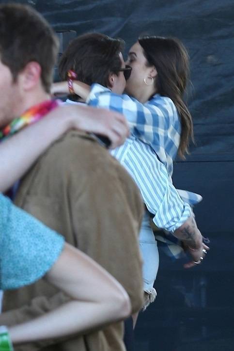 Bracia Beckham na Coachella 2019. Czułe uściski Brooklyna z dziewczyną