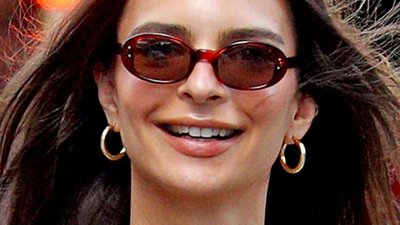 Emily Ratajkowski w kurtce ulubionej marki królowej Elżbiety II