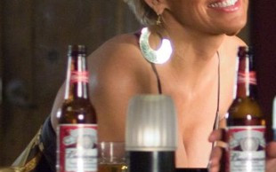 Sharon Stone w bikini daje radę! (FOTO)