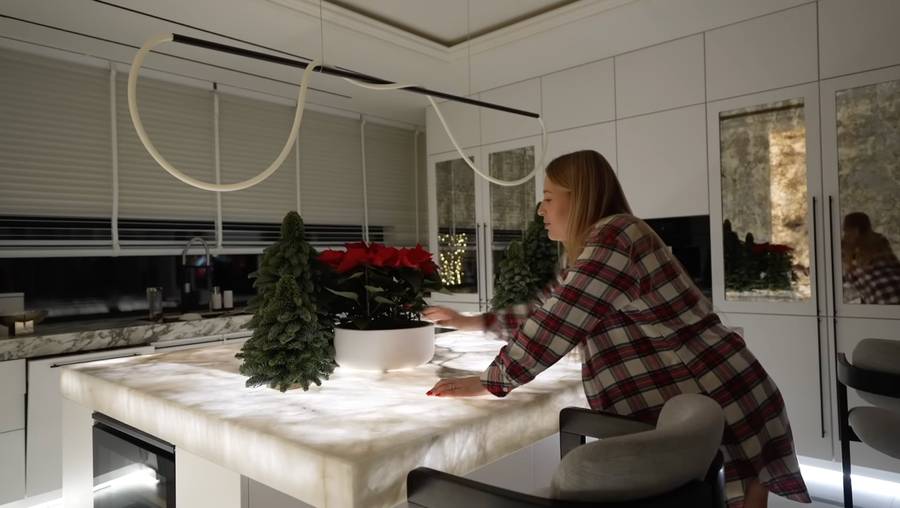 Andziaks dekoruje kuchnię na święta, fot. YouTube