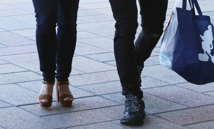 Britney Spears na zakupach z chłopakiem i BRZUCHEM na wierzchu. Ma się czym pochwalić?