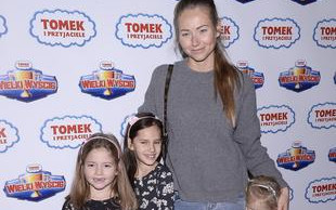 Agata Rubik z córkami na premierze (FOTO)
