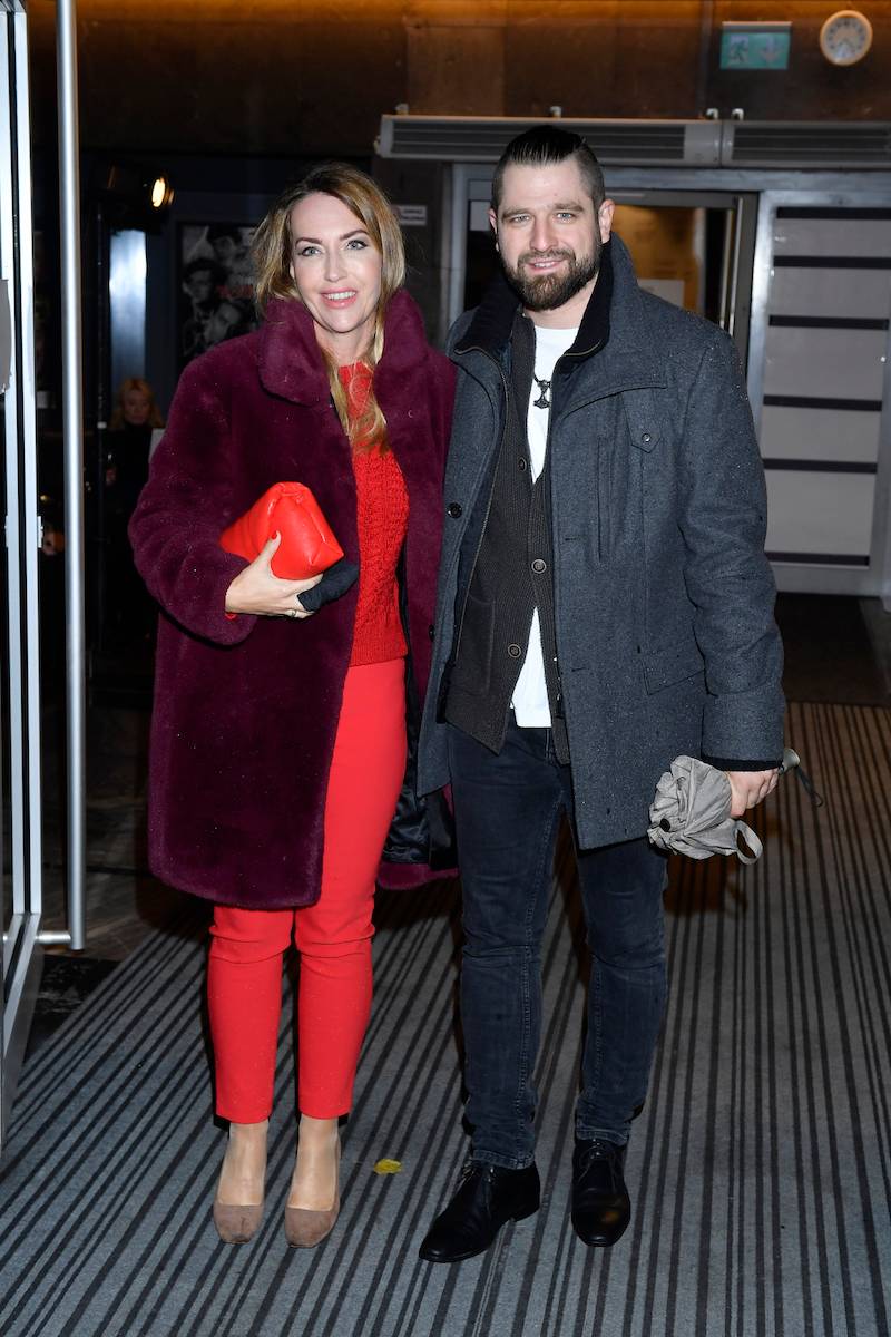 Premiera spektaklu “Władca much”. Jan Englert i Janusz Chabior ze swoimi pięknymi żonami