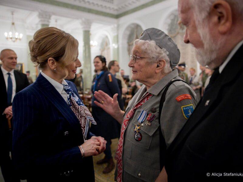 Symboliczny gest Marty Nawrockiej, fot. prezydent.pl