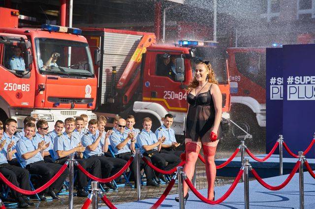 Supermodelka Plus Size – pokaz bielizny