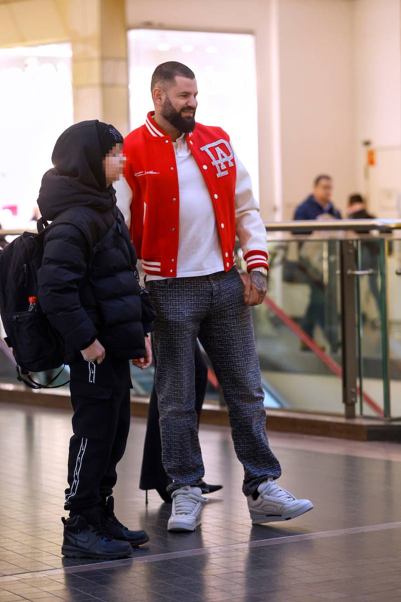 Wojtek Gola i Sofi wymykają się ze Złotej 44 na zakupy. Nie mogą się opędzić od fanów