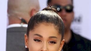 Ariana Grande zrobiła sobie kolejne tatuaże! To wpływ Maca Millera?