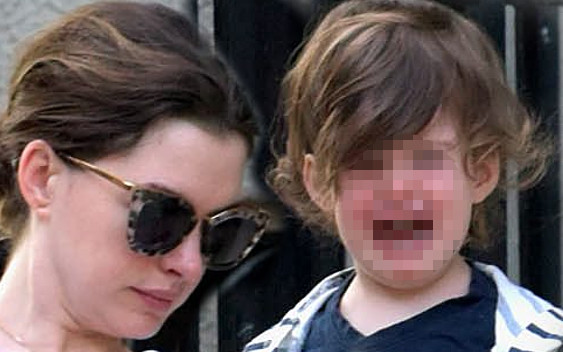 Wrzask, płacz, krzyk syna Anne Hathaway i PAPARAZZI. Co zrobiła aktorka?