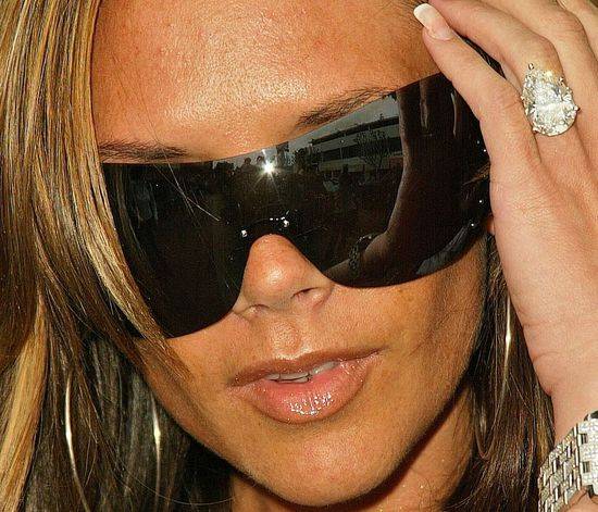 Zoom na twarz Victorii Beckham