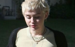 Fani do Miley: Wyglądasz jak prostytutka! (FOTO)