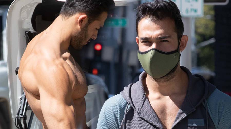 Chłopak Britney Sprars bez koszulki