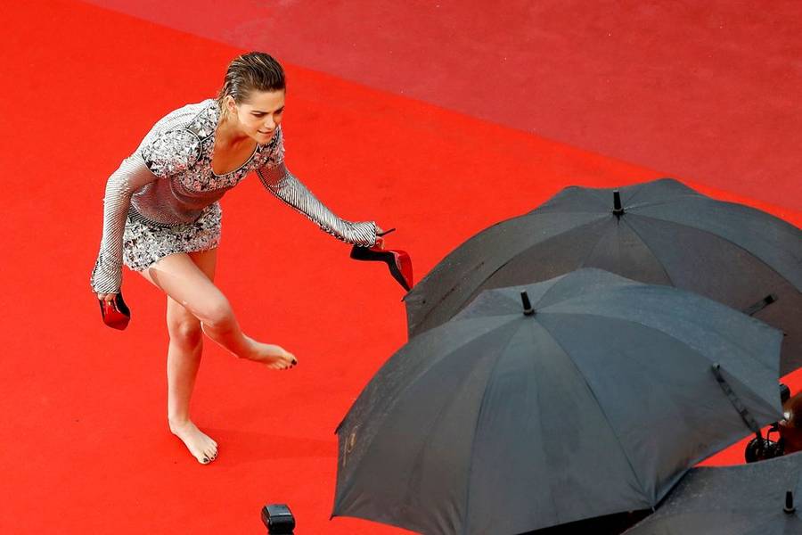 ZANIEDBANE stopy Kristen Stewart na czerwonym dywanie w Cannes