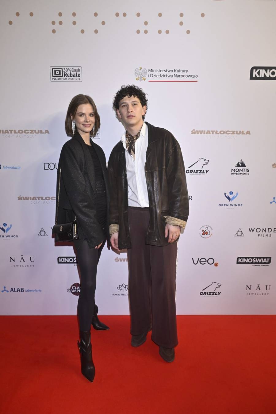 Wielka premiera filmu “Światłoczuła”. ODMIENIONY Nikodem Rozbicki, Kamil Nożyński, Ostaszewska… (FOTO)