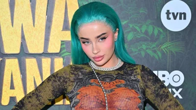 Fagata byczy się w naturalnych futrach. Fani zaczęli jej zarzucać hipokryzję! “Podkreślała, jak to kocha zwierzęta!”.