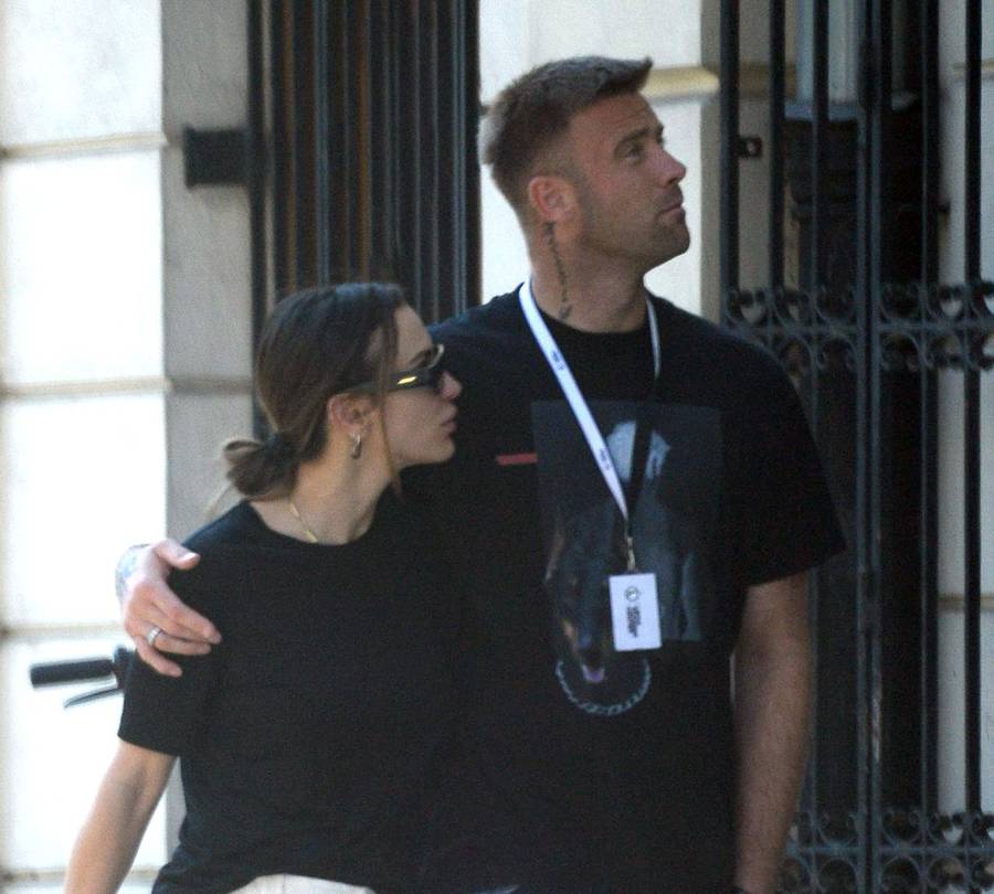 Sara i Artur Borucowie przechadzają się po Warszawie