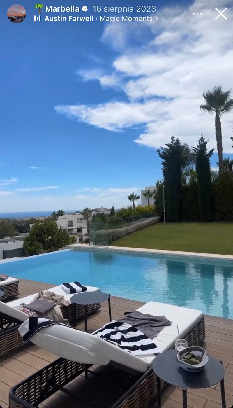 Instgram @marina_official