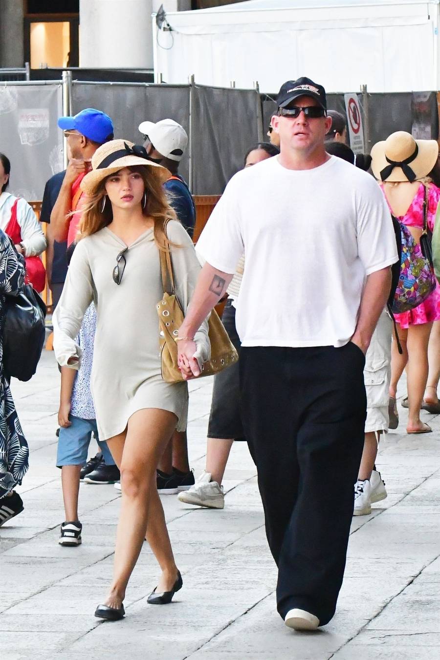 Channing Tatum spodziewa się DZIECKA?! Przyłapano go z nową dziewczyną, u której widać brzuszek… (FOTO)