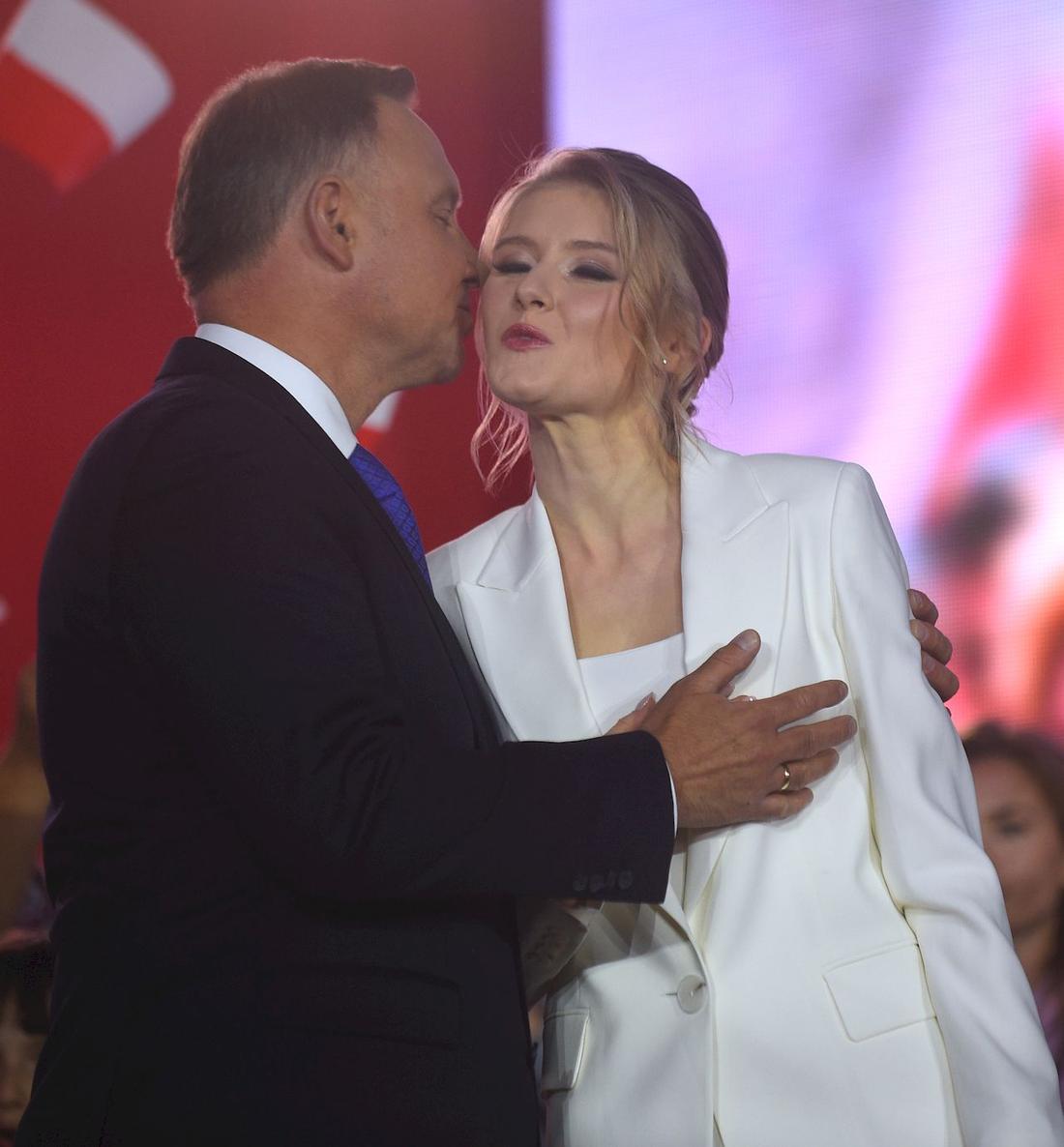 Wieczor wyborczy Andrzeja Dudy - prezydent z córką