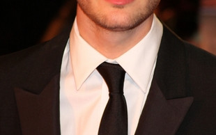 Jeremy Irvine – rośnie gwiazda (FOTO)