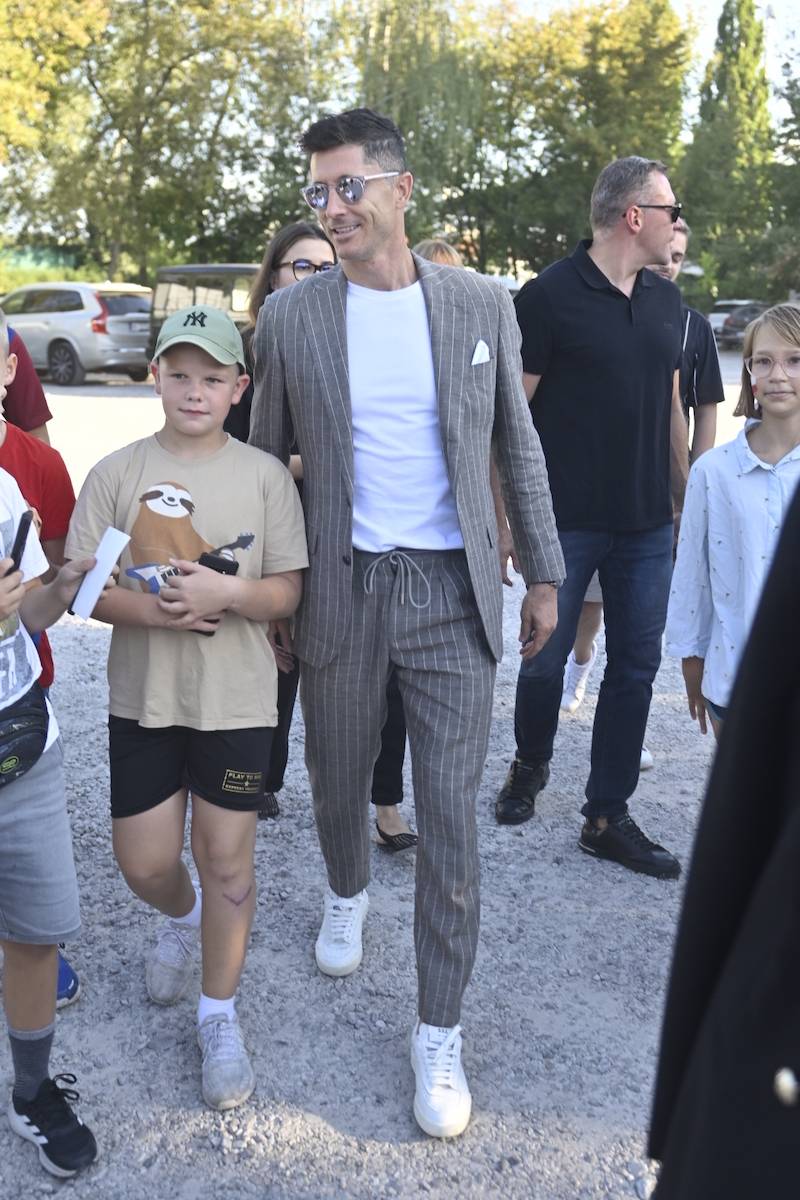 Lewandowski odbiera z mamą Order Uśmiechu. Pojawił się także stylowy Michał Probierz