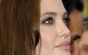 Debiut reżyserski Angeliny Jolie [VIDEO]