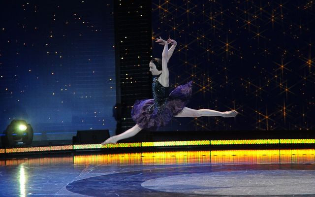 Młoda tancerka w Got to dance. Tylko taniec