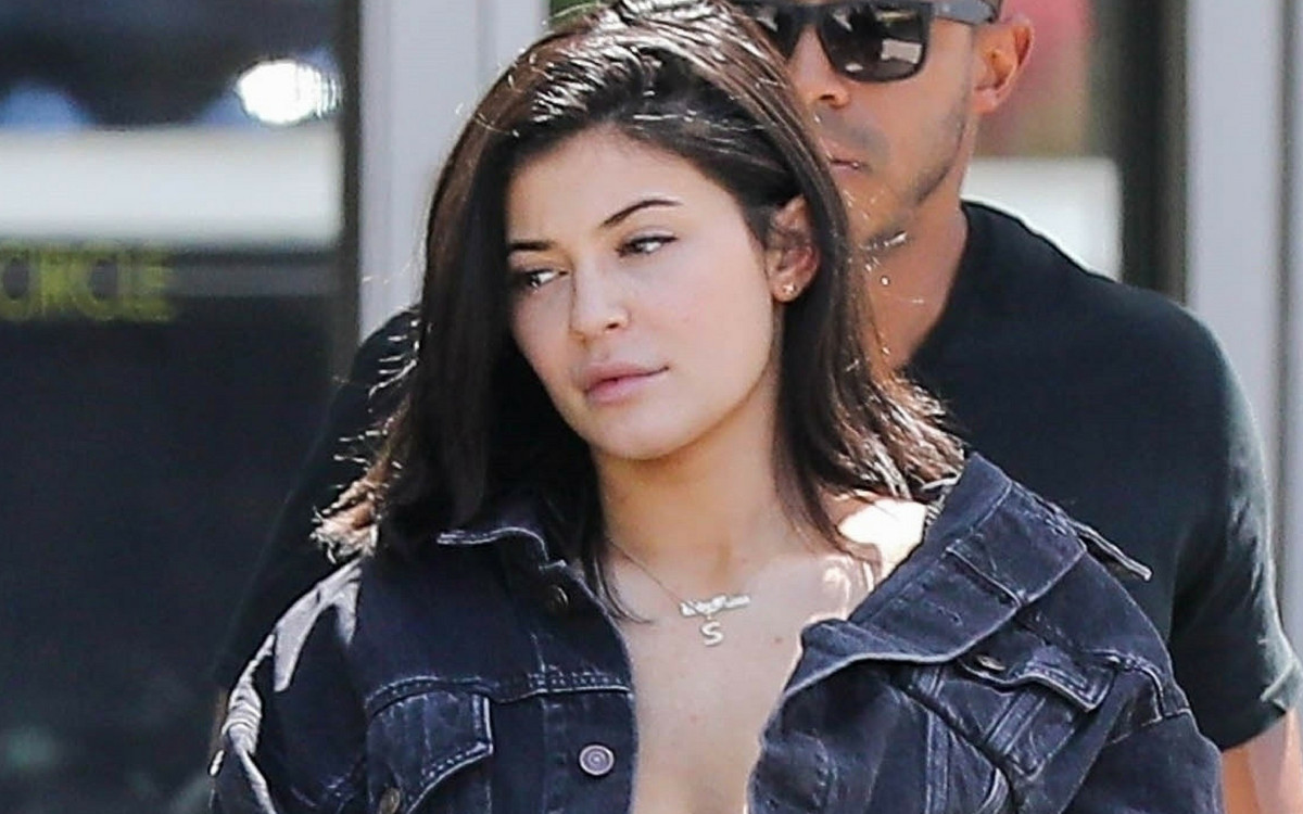 Kylie Jenner bez makijażu i Photoshopa! Cały dzień robiła zakupy