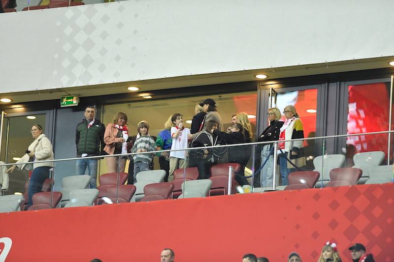 Mecz Polska – Estonia. Wojciech Modest Amaro i Agnieszka Amaro, Anna Lewandowska z rodziną…