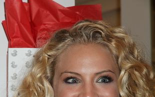 Zgadnijcie, czym zajmuje się ta pani (FOTO)