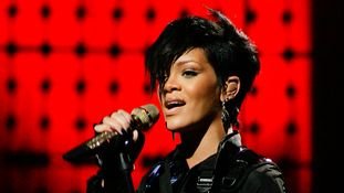 Rihanna ma uporczywe bóle głowy