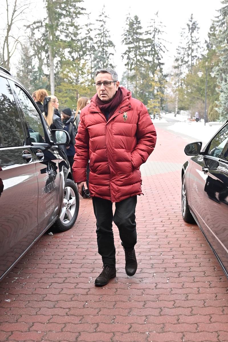 Pogrzeb Janusza Majewskiego. Przyjaciele żegnają: Marek Kondrat, Sonia i Maja Bohosiewicz, Paweł Deląg…