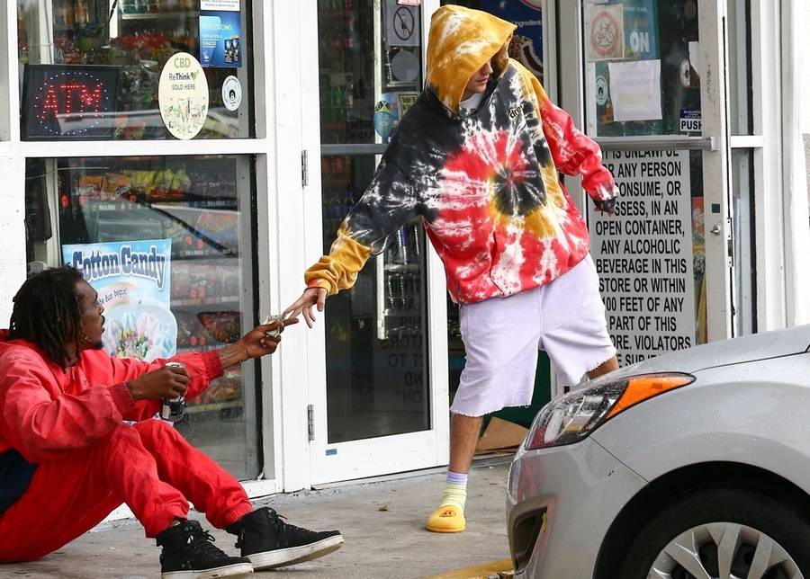 Nie uwierzycie, co zrobił Justin Bieber, kiedy bezdomny poprosił go o pieniądze