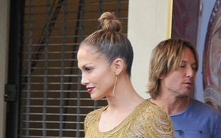 Odstawiona Jennifer Lopez dłubie w zębach (FOTO)