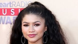 18 lat i ani śladu naturalnych włosów (FOTO)