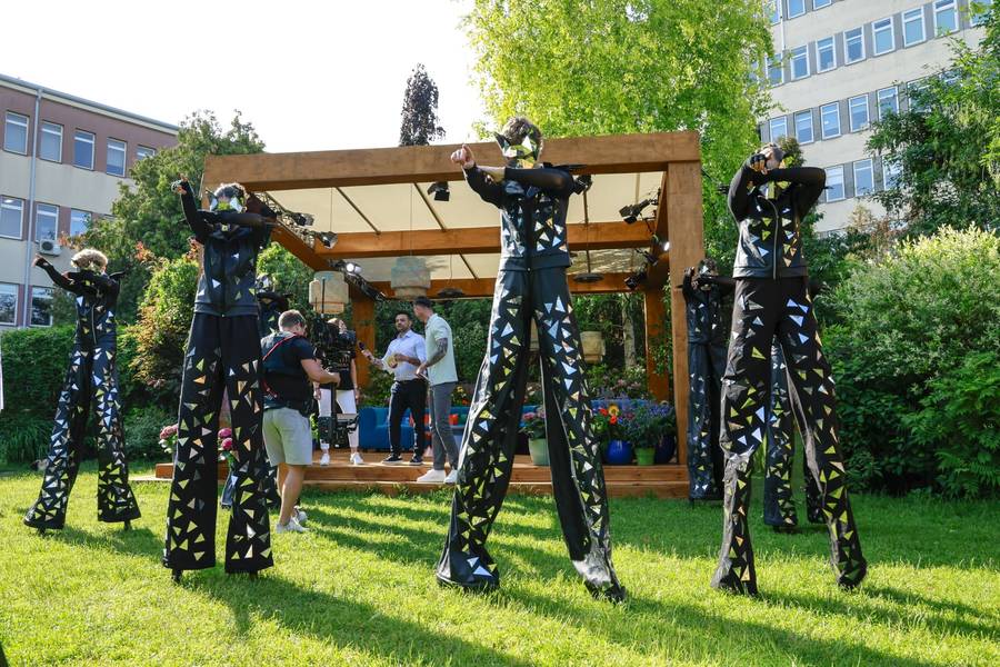 Artystyczny poranek w “Pytanie na Śniadanie”! II wicemiss World Maja Klajda, cała na biało Ilona Ostrowska (FOTO)