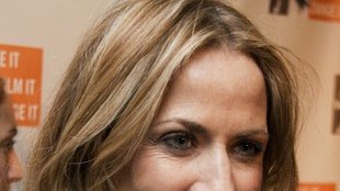 Sheryl Crow beka podczas śpiewania!