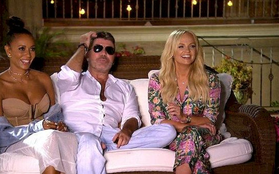 Czy Simon Cowell… pokazał penisa i ośmieszył uczestniczkę?! (VIDEO)