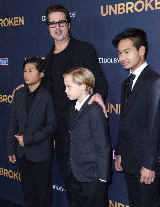 Brad Pitt z dziećmi na premierze Unbroken