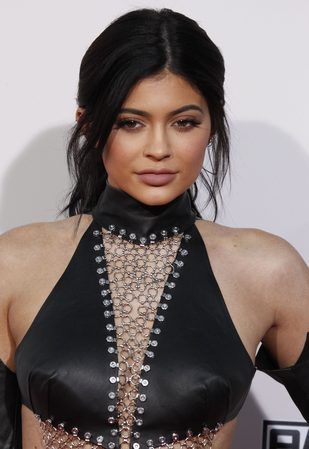 kylie-jenner-g-R1