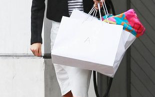 Dziewczyna Iana Somerhaldera grzeje się w ciepełku fleszy