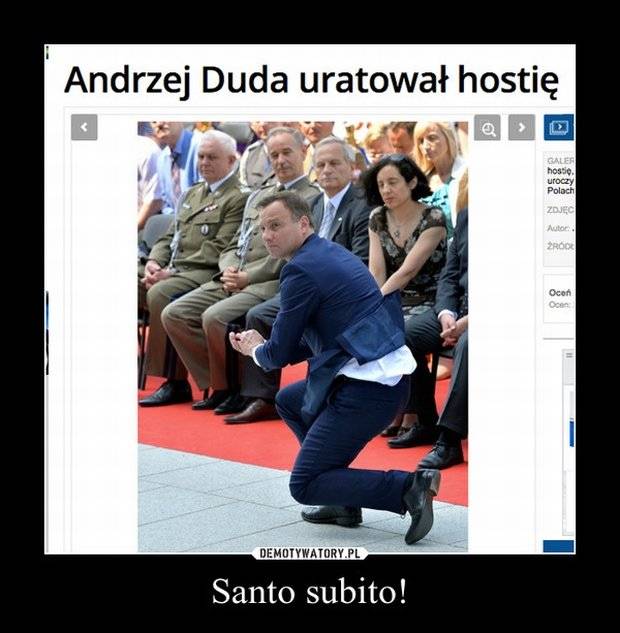 Andrzej Duda ratuje hostię – memy