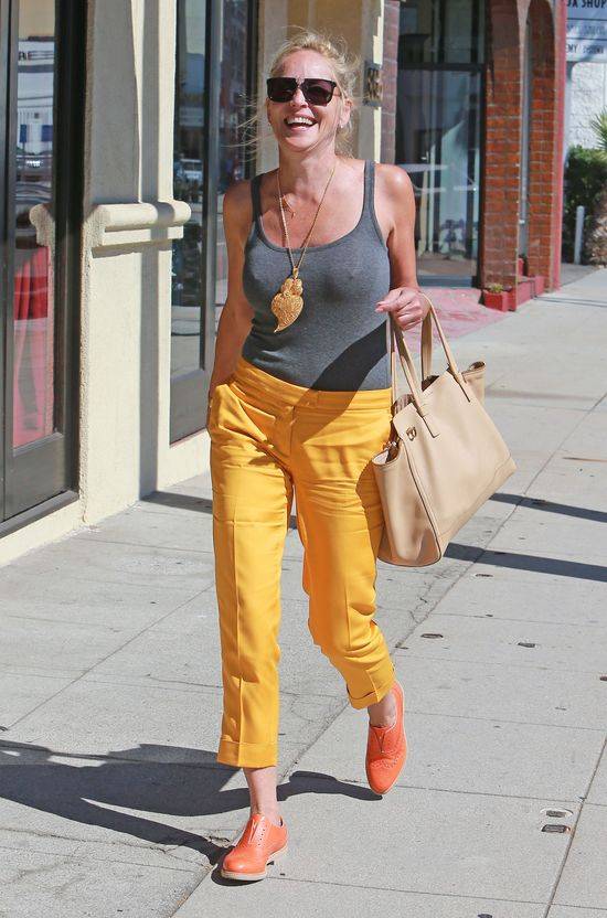 Jak trzyma się Sharon Stone?