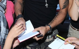 Kto lansuje się na torbę Louisa Vuittona? (FOTO)