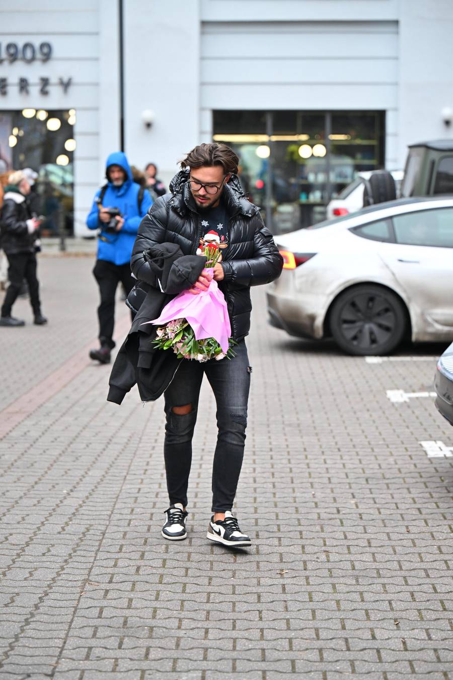 Tłumy gwiazd w DDTVN. Edyta Pazura w wypasionym porsche, Steczkowska z synem…