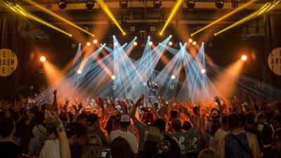 Wybierasz się na koncert? Zakup biletów przez Internet – jak zrobić to bezpiecznie?