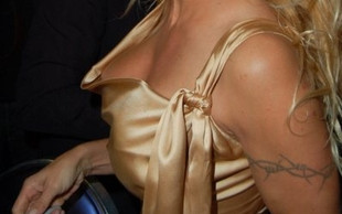 Pamela Anderson nie chce założyć majtek!