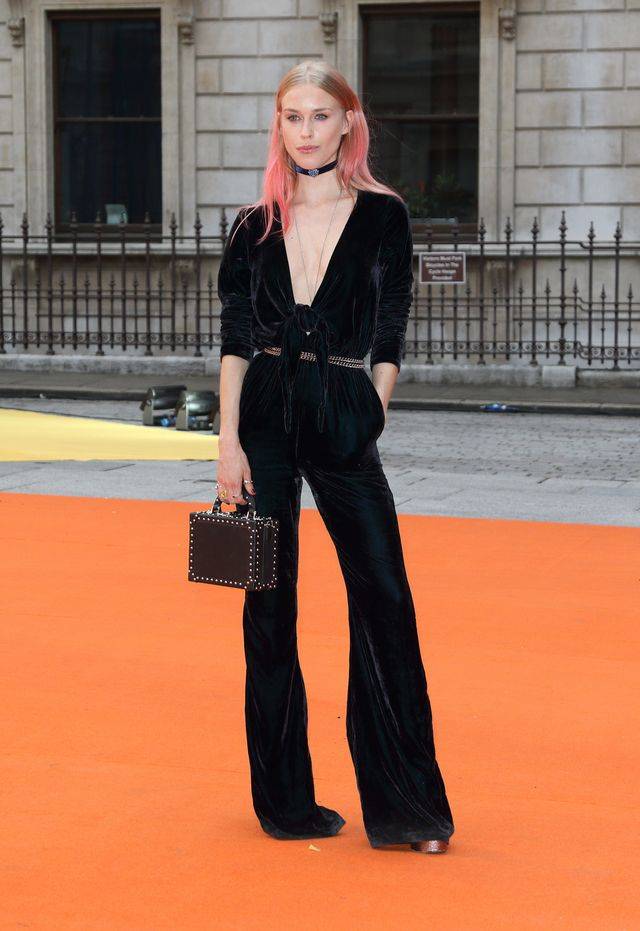 Co takiego Mary Charteris zrobiła Victorii, że ta blednie na dźwięk jej imienia?